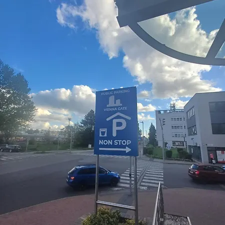 Vienna Gate, Petrazelka, Kopcianska 10 布拉迪斯拉发